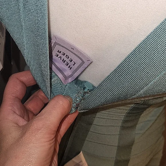 HERVE LEGER "Noma" A-line dress in cascade blue. NWT size medium - Picture 9 of 11